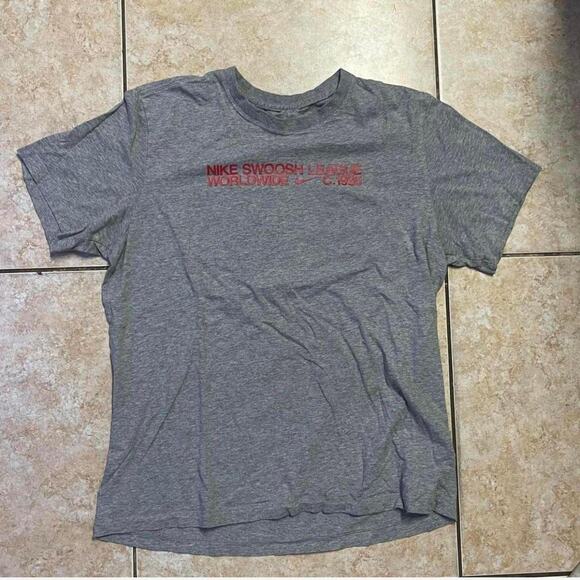 Nike‎ Grey Swoosh League Graphic T-Shirt Men's Size M | Athletic Fit Tee - Picture 1 of 1